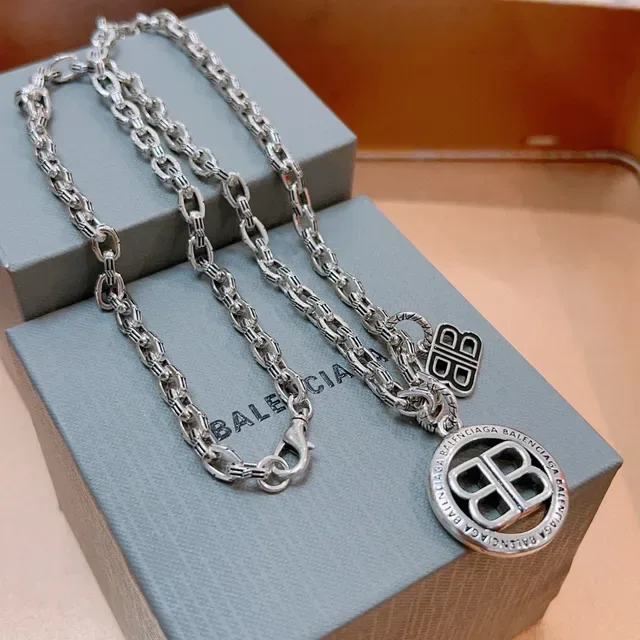 Balenciaga BB Colar Prateado Cinza Corrente Curb Chunky Pingente Duplo Logo 6