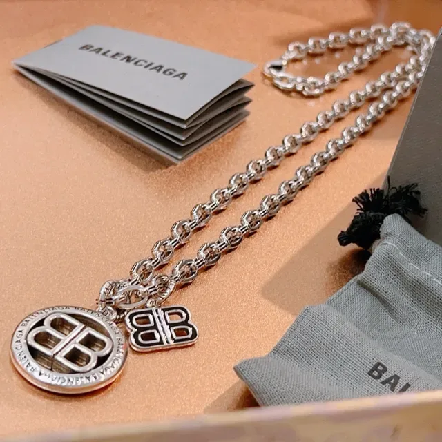 Balenciaga BB Colar Prateado Cinza Corrente Curb Chunky Pingente Duplo Logo 7