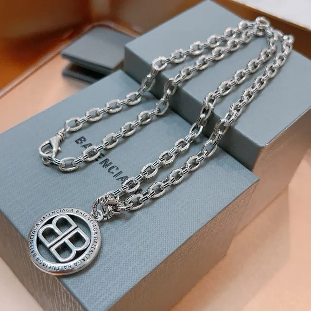 Balenciaga BB Pendant Necklace Colar com corrente de prata 3