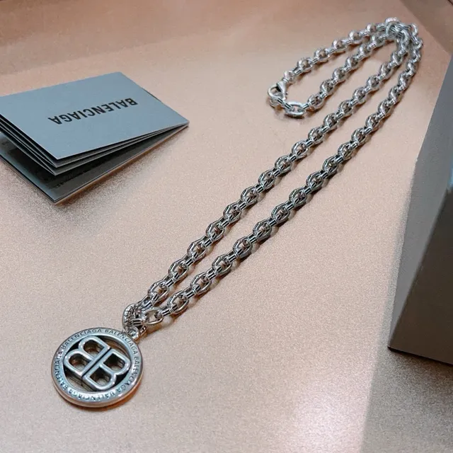 Balenciaga BB Pendant Necklace Colar com corrente de prata 4
