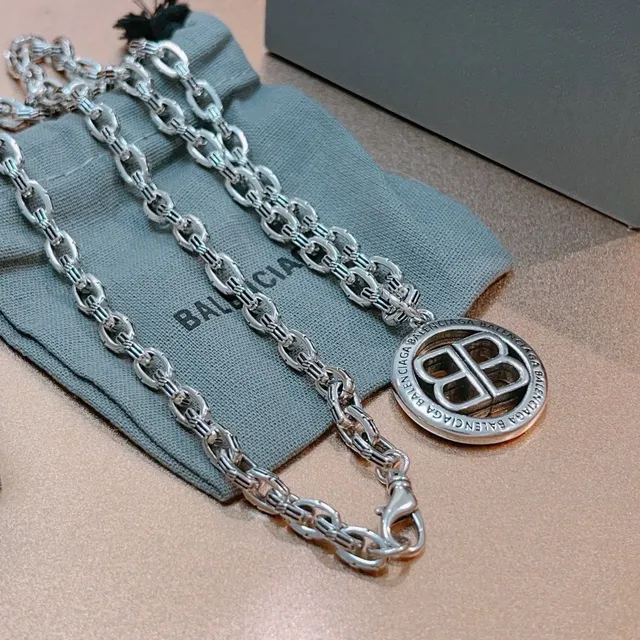 Balenciaga BB Pendant Necklace Colar com corrente de prata 5