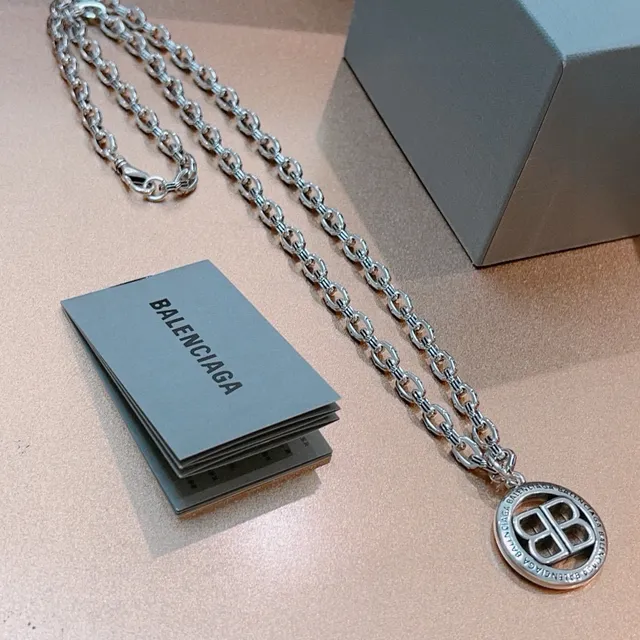 Balenciaga BB Pendant Necklace Colar com corrente de prata 7