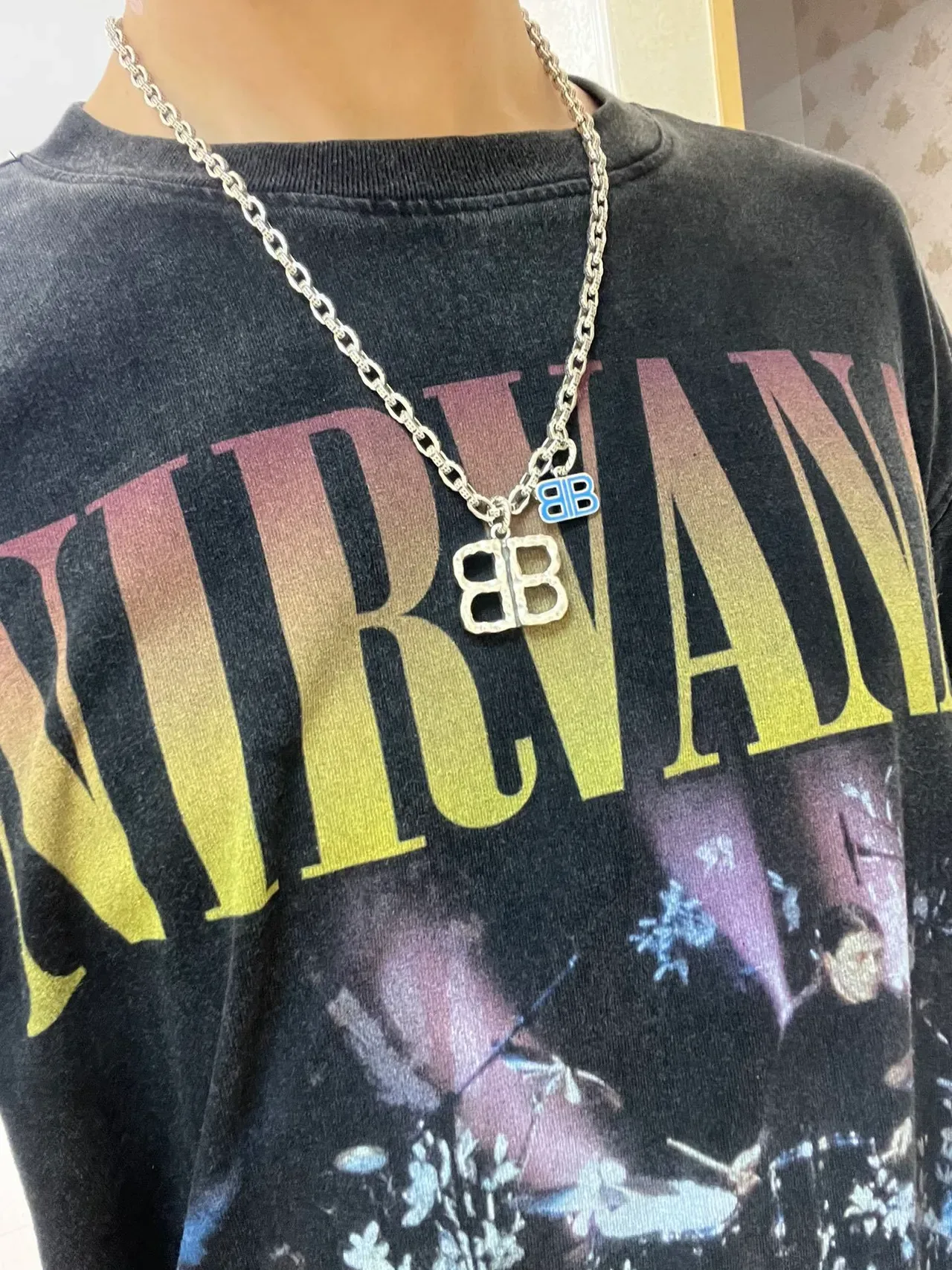 Balenciaga BB Argent Bleu Martelé Quatrefoil Pendentif Charm Émaillé Collier 3
