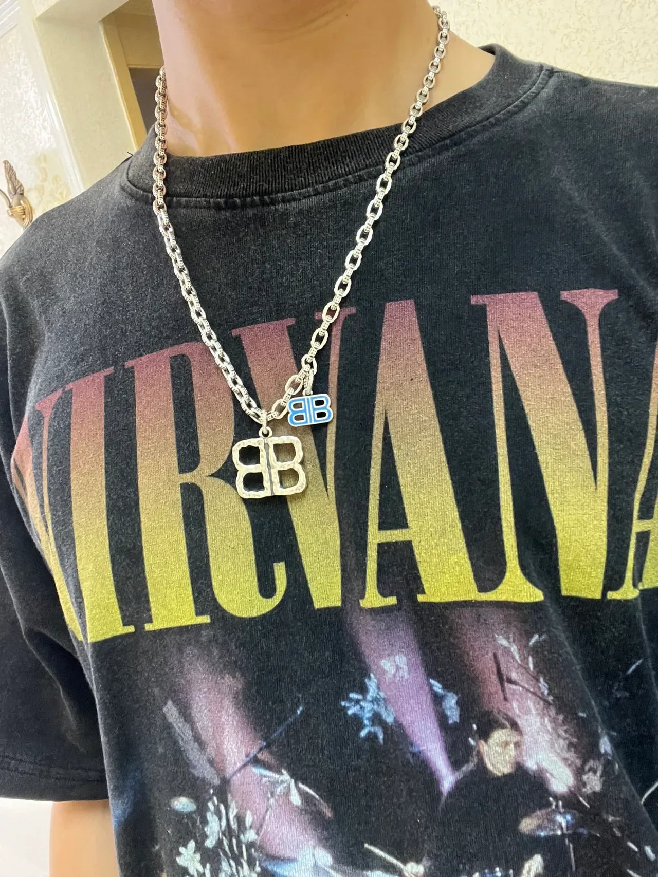 Balenciaga BB Argent Bleu Martelé Quatrefoil Pendentif Charm Émaillé Collier 6