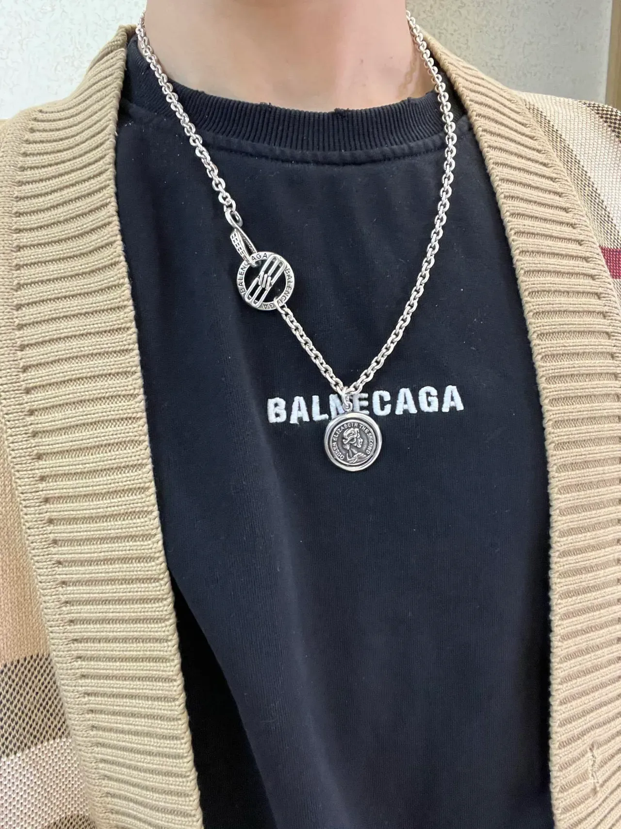 Balenciaga Collier Médaille Coin Argent Noir Chaîne 2