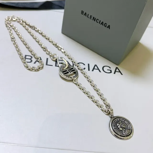 Balenciaga Collier Médaille Coin Argent Noir Chaîne 3