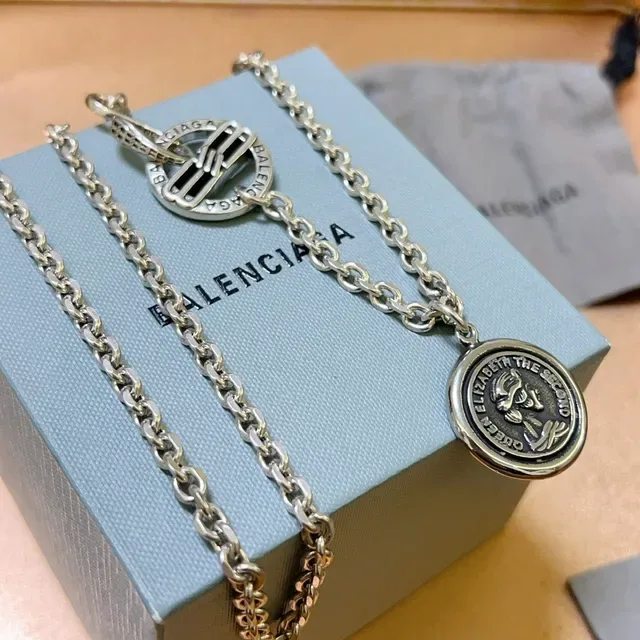 Balenciaga Collier Médaille Coin Argent Noir Chaîne 6