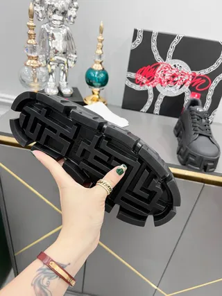 Balenciaga Defender أسود أحمر مفتاح يوناني سول منصة سميكة سنيكرز 4