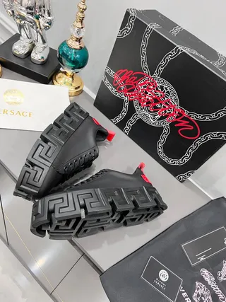 Balenciaga Defender أسود أحمر مفتاح يوناني سول منصة سميكة سنيكرز 7