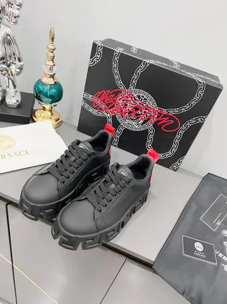 Balenciaga Defender أسود أحمر مفتاح يوناني سول منصة سميكة سنيكرز 8