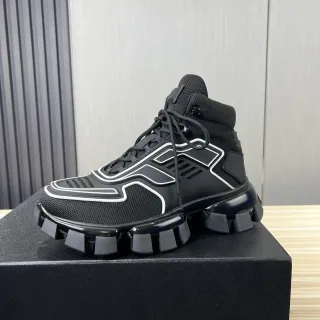 Balenciaga Defender أحذية رياضية عالية سوداء وبيضاء مع شبيكي و TPU chunky