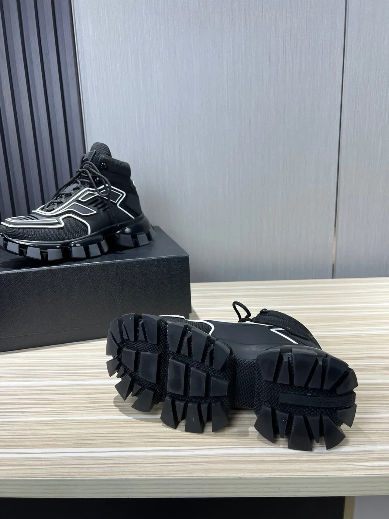 Balenciaga Defender Tênis high top preto branco mesh TPU chunky 9