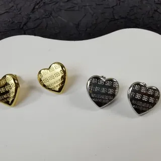 Balenciaga Pendientes tachuela corazón oro plata grabado monograma