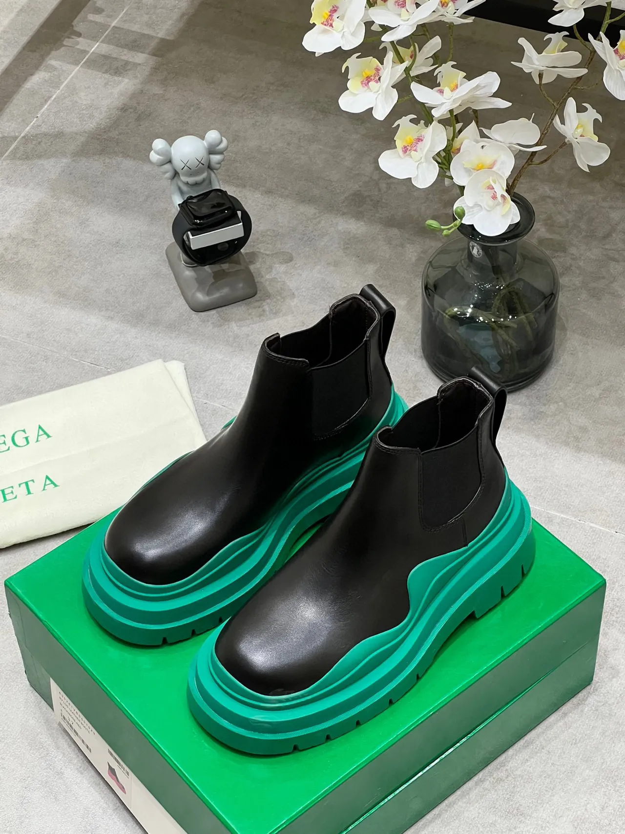 Balenciaga Le Cagole Black and Green Leather Chelsea Boots 6