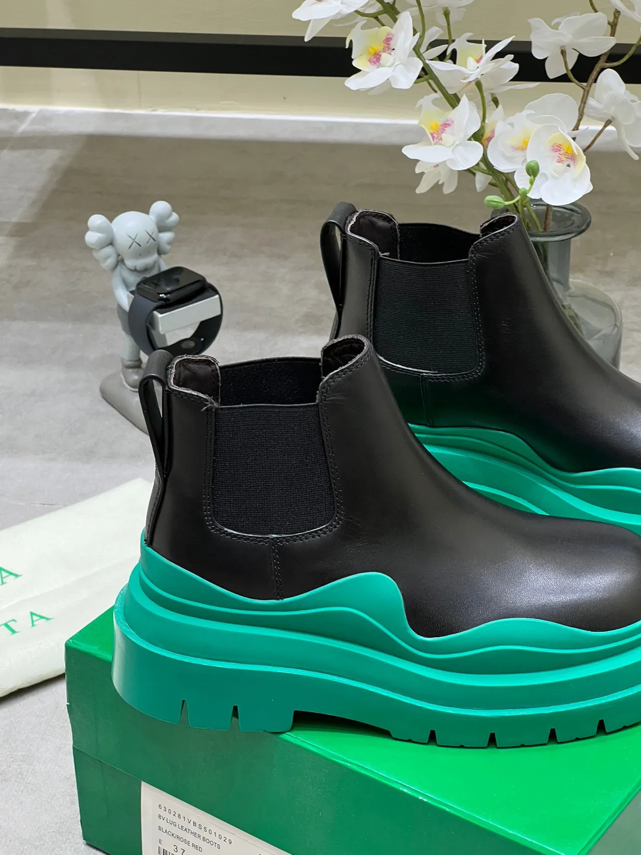 Balenciaga Le Cagole Black and Green Leather Chelsea Boots 8