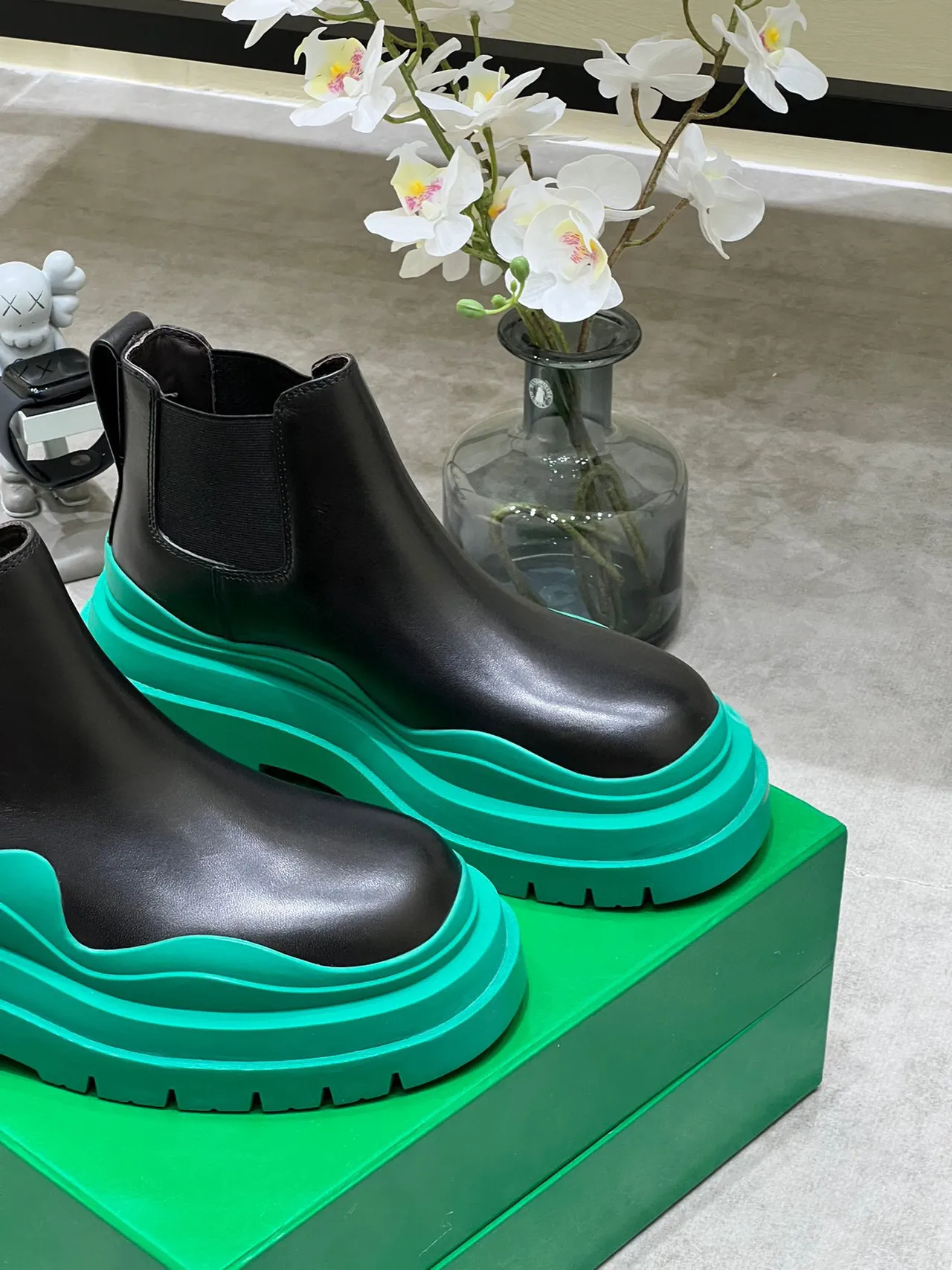 Balenciaga Le Cagole Black and Green Leather Chelsea Boots 9