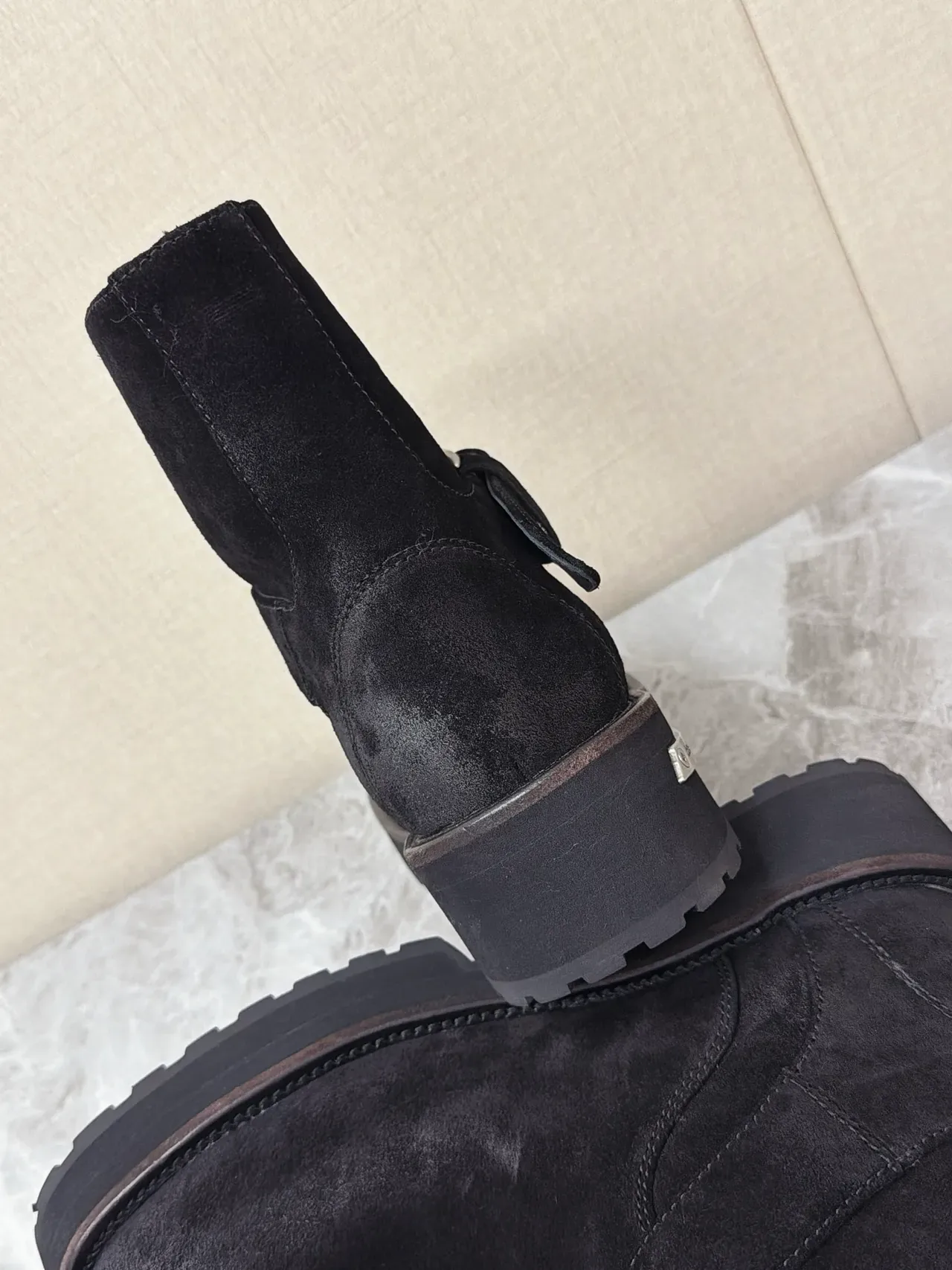 Balenciaga Le Cagole Botas de tornozelo de camurça preta com fivela de alça 3