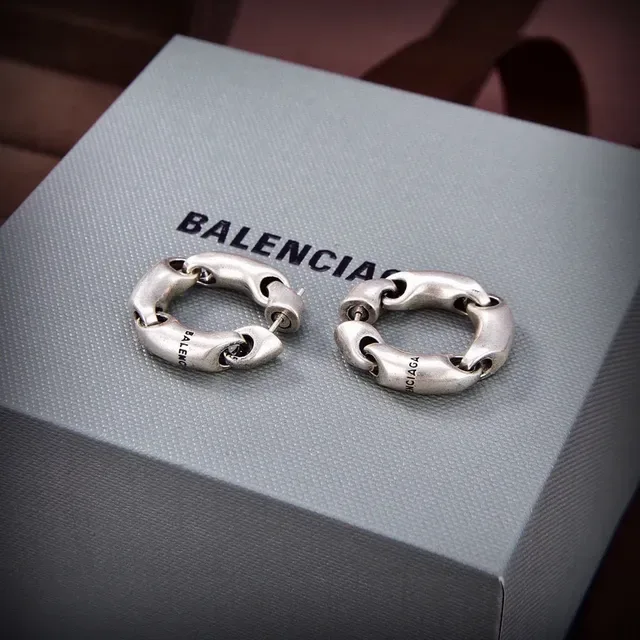 Balenciaga Le Cagole Brincos com Corrente Entrelazada Dourada 3