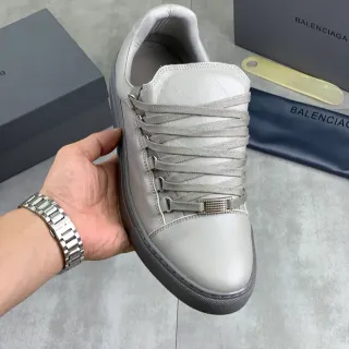 Balenciaga Le City zapatillas lifestyle de cuero gris claro