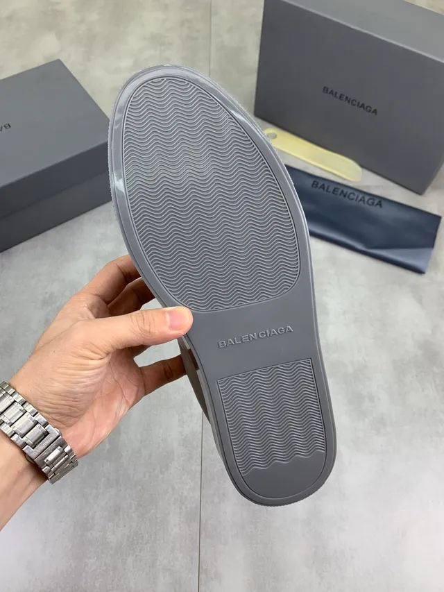 Balenciaga Le City zapatillas lifestyle de cuero gris claro 2