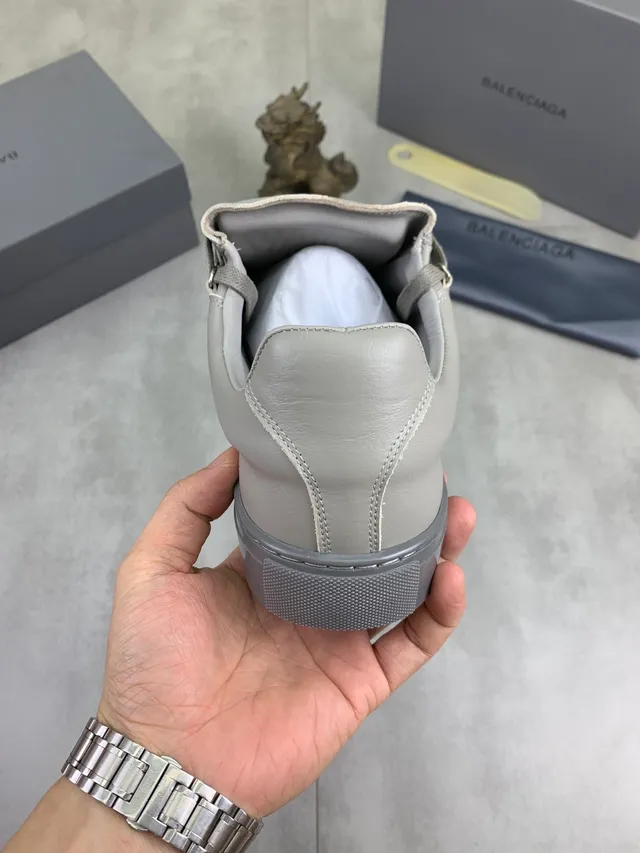 Balenciaga Le City zapatillas lifestyle de cuero gris claro 3