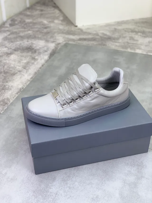 Balenciaga Le City zapatillas lifestyle de cuero gris claro 4