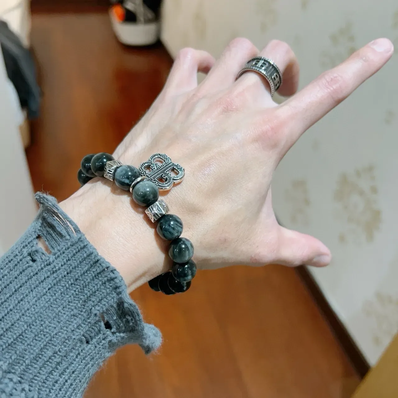 Balenciaga Logo Pendant Pulseira de Miçangas 5