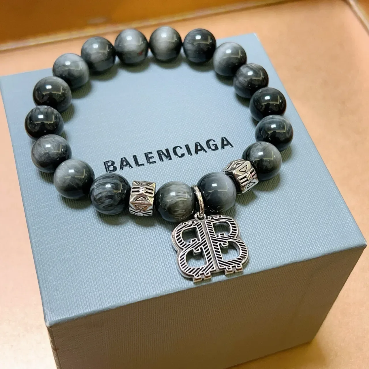 Balenciaga Logo Pendant Pulseira de Miçangas 6