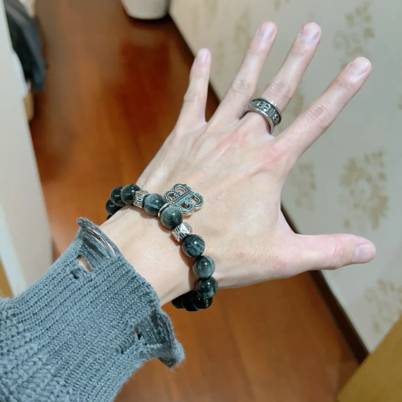 Balenciaga Logo Pendant Pulseira de Miçangas 8