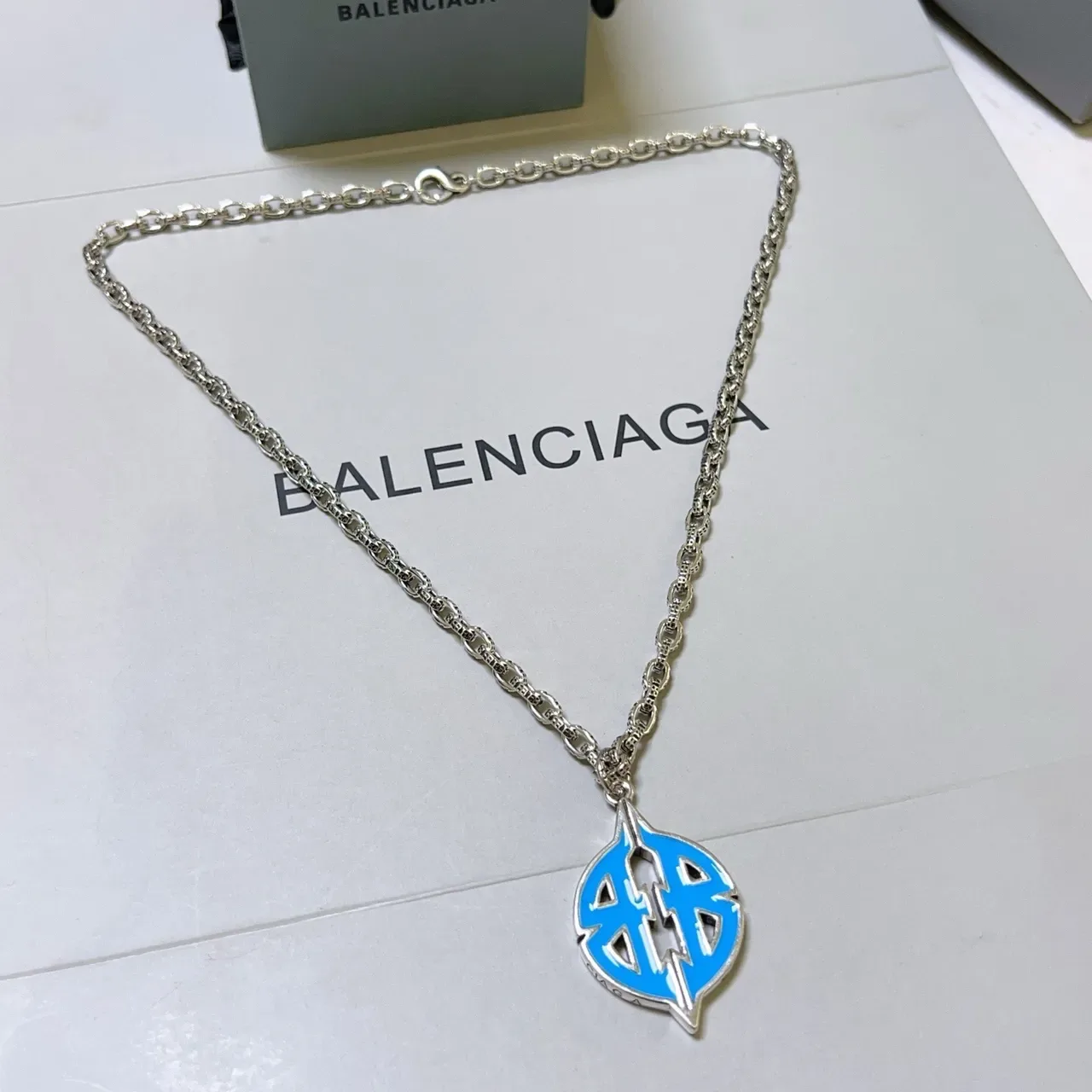Balenciaga Logo Pendente Corrente Curb Prateada Azul Esmaltada Monograma Colar 2