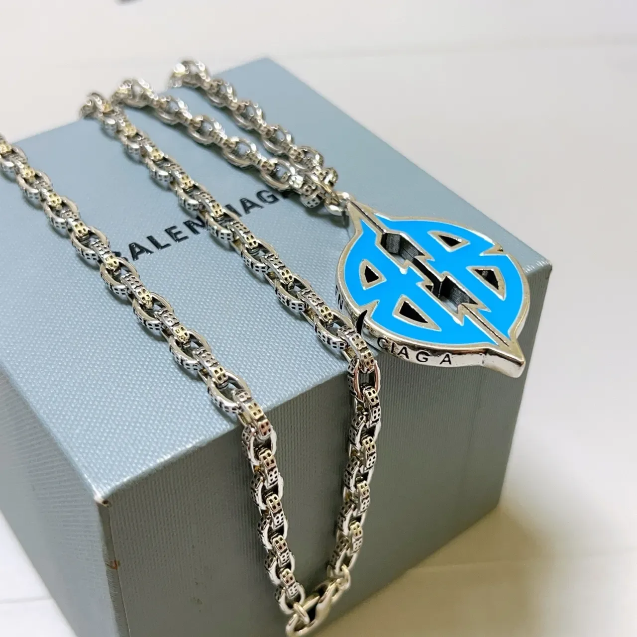 Balenciaga Logo Pendente Corrente Curb Prateada Azul Esmaltada Monograma Colar 7
