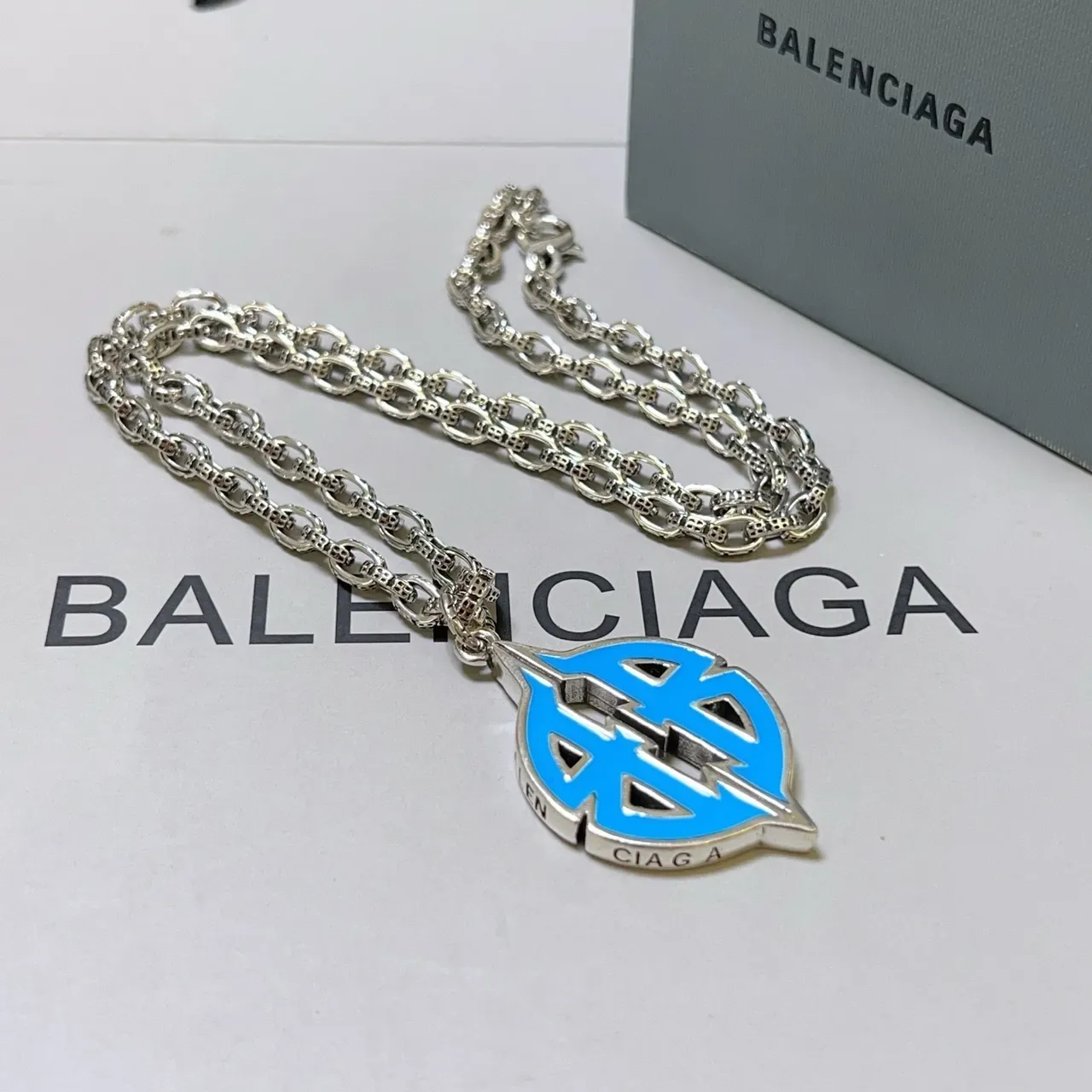 Balenciaga Logo Pendente Corrente Curb Prateada Azul Esmaltada Monograma Colar 9