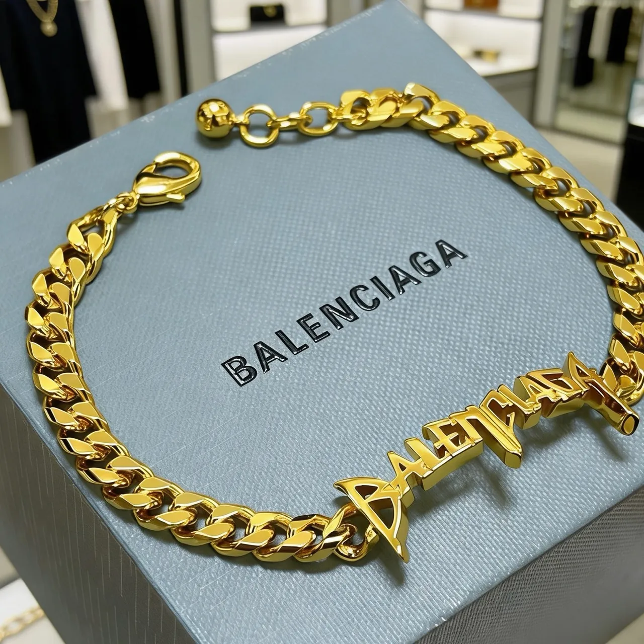 Balenciaga Logo Plaque Curb-Link bracelet en or 8