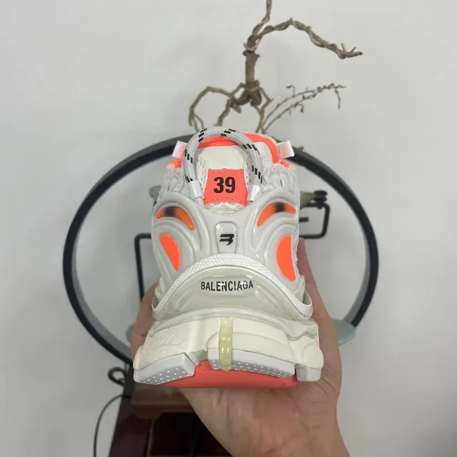 Balenciaga Runner أبيض وبرتقالي حذاء رياضي سميك 8