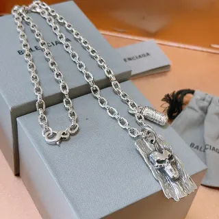 Balenciaga سلسلة الروابط السميكة الفضية قلادة الجمجمة المصممة
