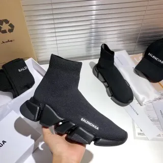 Balenciaga Speed Trainer حذاء رياضي أسود بتصميم جوربي أسلوب حياة