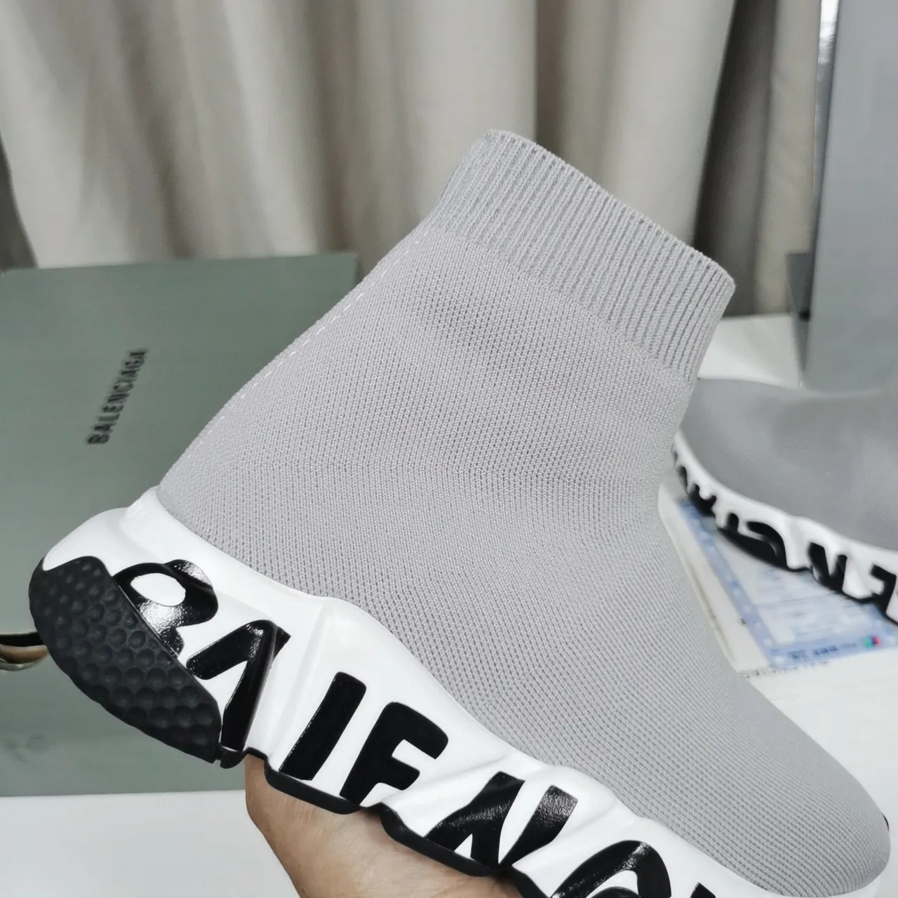 Tênis lifestyle Balenciaga Speed Trainer em malha cinza com faixa de logotipo 5