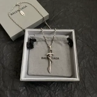 Balenciaga قلادة سيف وثعبان