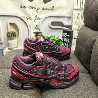 Balenciaga Track Trainer حذاء رياضي كثيف أحمر بورجوندي