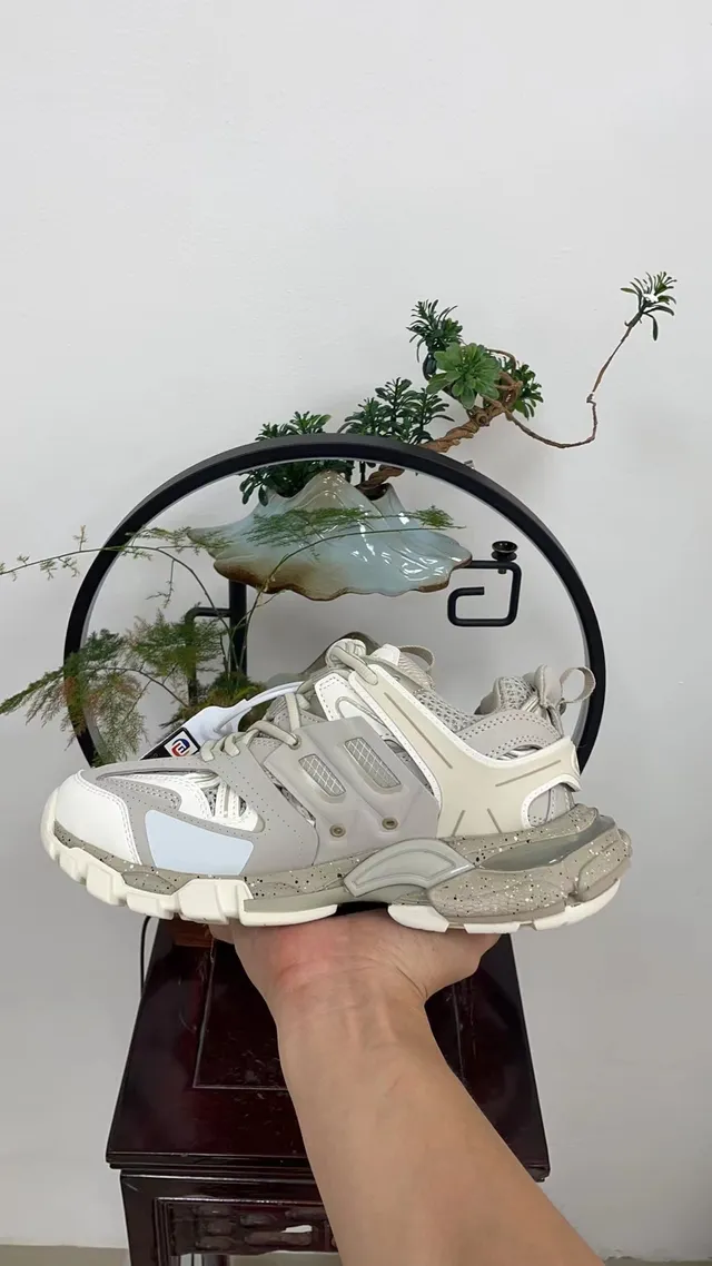 Balenciaga Track Trainer Tênis Chunky Cinza Claro e Off-White 2