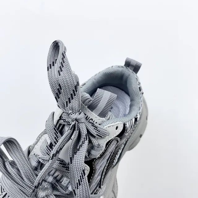 Balenciaga Track Trainer حذاء رياضي وردي وفضي سميك 12