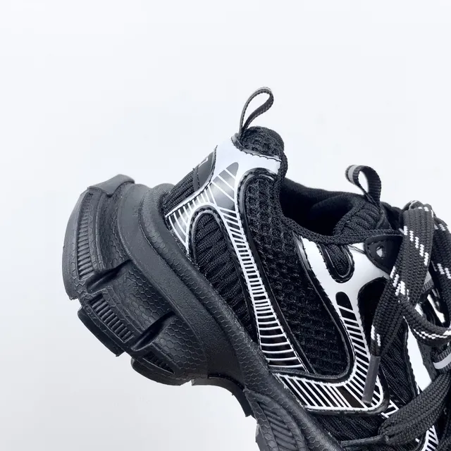 Balenciaga Track Trainer حذاء رياضي وردي وفضي سميك 19