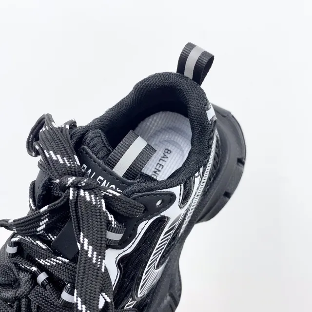 Balenciaga Track Trainer حذاء رياضي وردي وفضي سميك 21