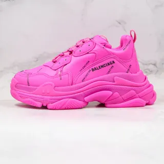Balenciaga Triple S مونوكروم بينك كانكي سنيكرز