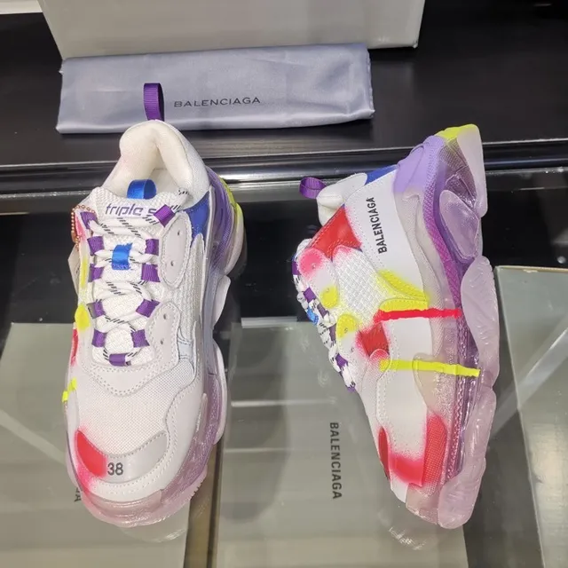 Balenciaga Triple S حذاء رياضي كاجوال سميك متعدد الألوان مع رذاذ الطلاء 8