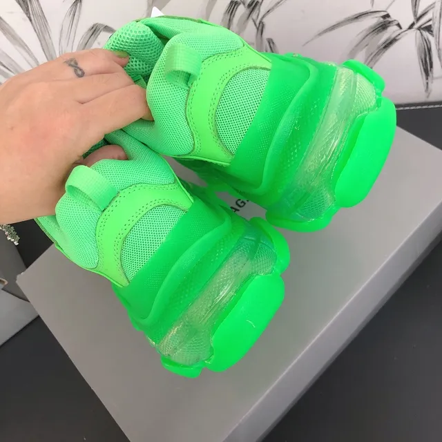 Balenciaga Triple S Tênis Verde Neón Grossos 4