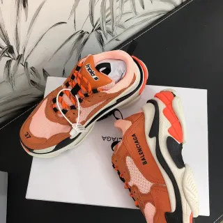 Balenciaga Triple S حذاء رياضي كاجوال برتقالي فاتح