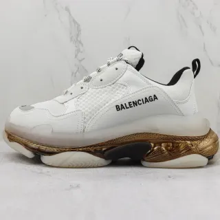 Balenciaga Triple S حذاء أبيض وذهبي تشونكي