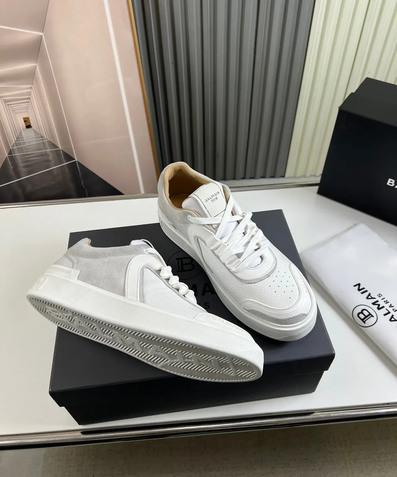 Balmain B-Court Sneakers Lifestyle Gris Clair 5