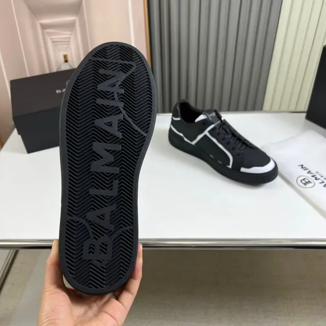 Balmain Preto Branco Parte Superior de Couro Estruturado Painéis de Onda Assimétrica Sneakers Lifestyle 2